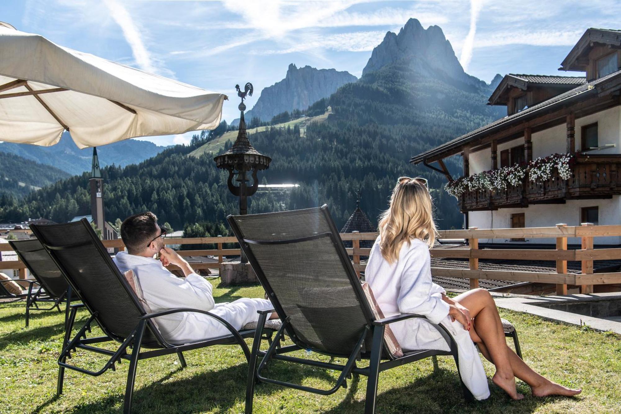 Hotel Ladinia Dolomites View Поцца-ди-Фасса Экстерьер фото