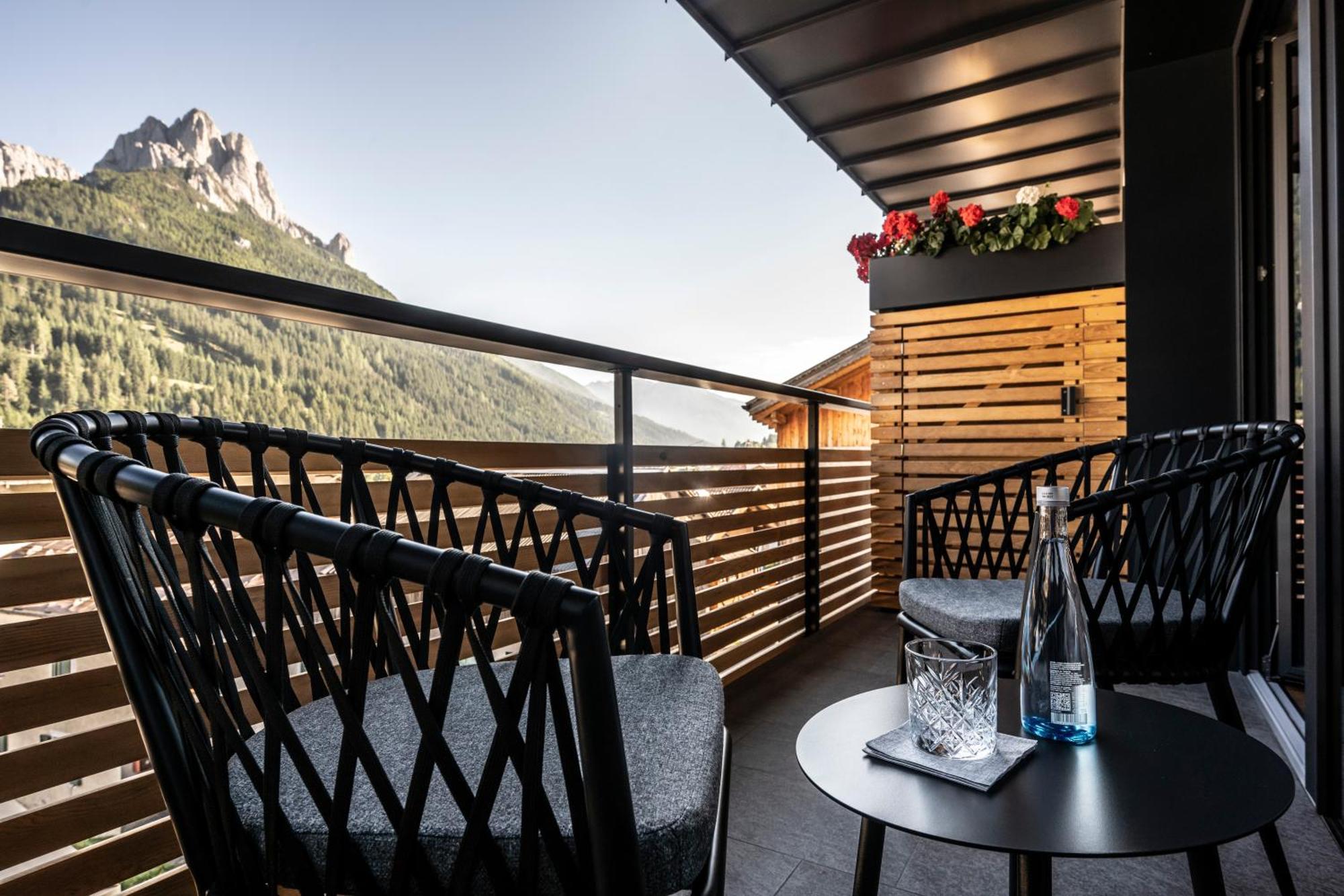 Hotel Ladinia Dolomites View Поцца-ди-Фасса Экстерьер фото